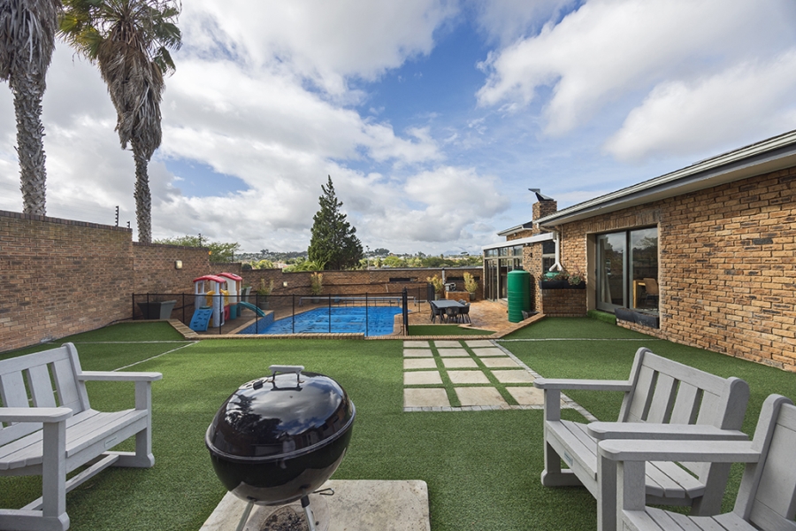 7 Bedroom Property for Sale in Sonstraal Western Cape